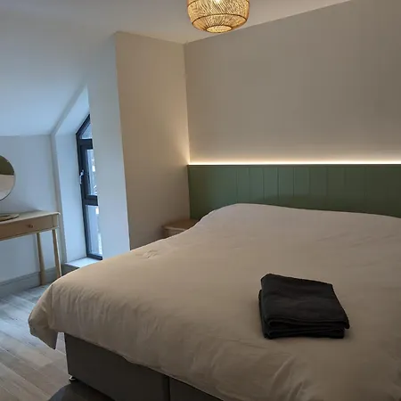 Binion At Houses, Pollan Bay Апартаменты