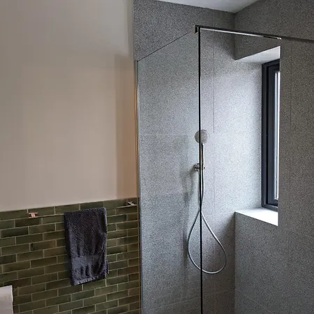 Binion At Houses, Pollan Bay Апартаменты