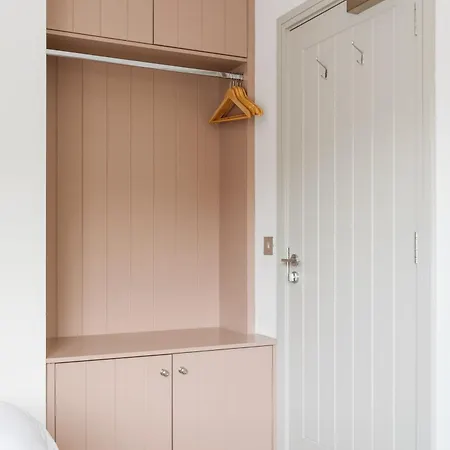 Binion At Houses, Pollan Bay Апартаменты *