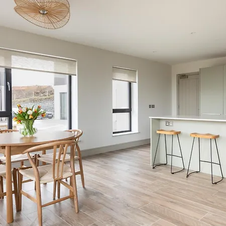 Binion At Houses, Pollan Bay Апартаменты *