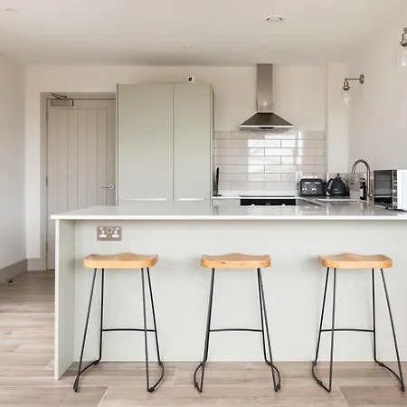 Binion At Houses, Pollan Bay Апартаменты *