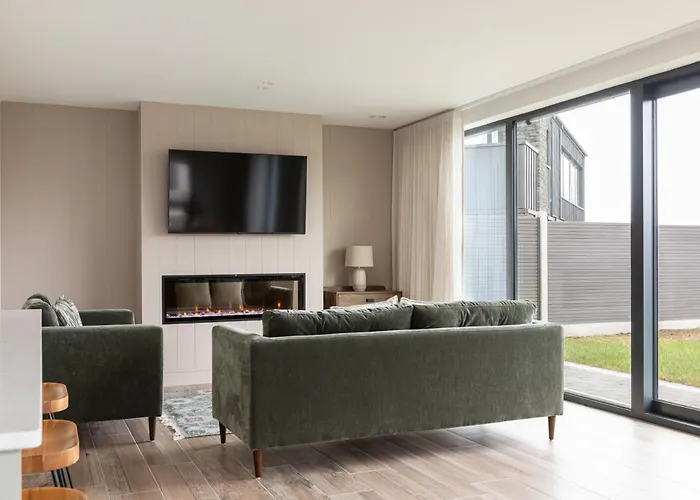 Binion At Houses, Pollan Bay