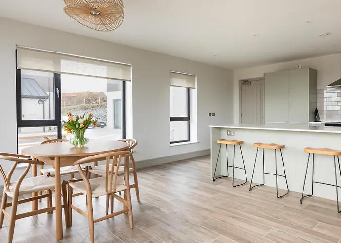 Binion At Houses, Pollan Bay アパート *